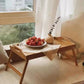 Table pliable en bois pour des moments de confort au lit