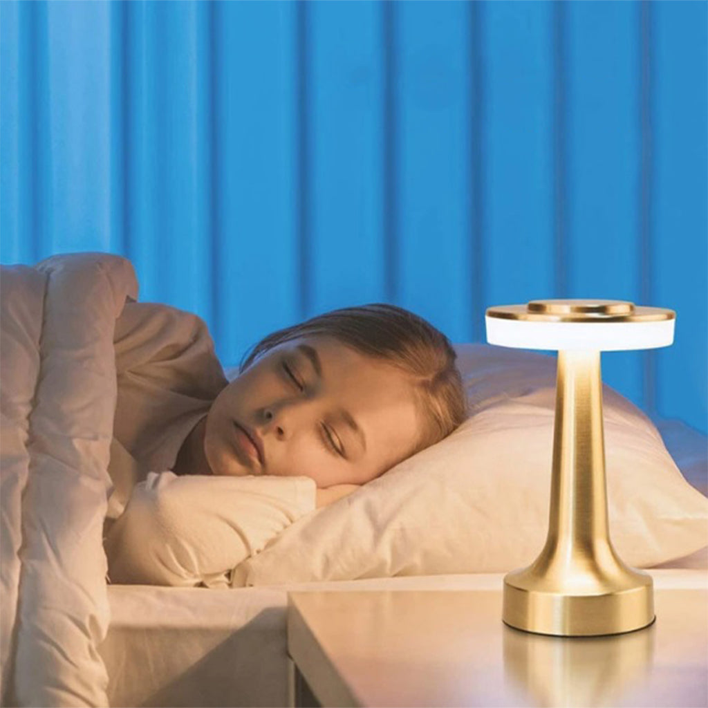 Élégance Dorée : La Lampe de Table qui Sublime Chaque Espace