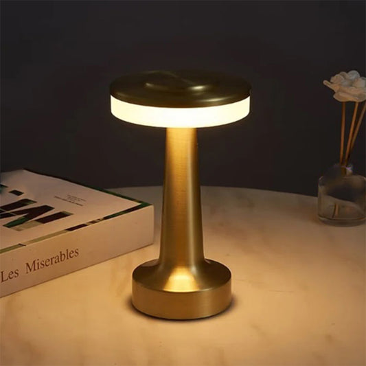 Élégance Dorée : La Lampe de Table qui Sublime Chaque Espace