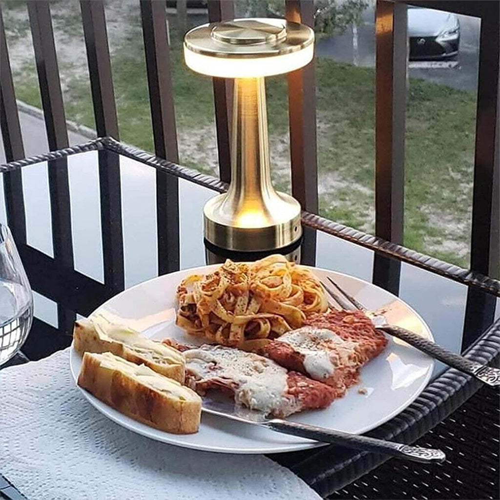 Élégance Dorée : La Lampe de Table qui Sublime Chaque Espace